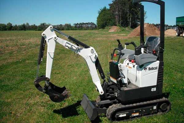 miniescavadeira Bobcat E418
