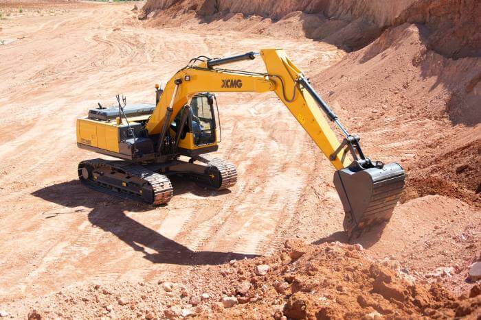 escavadeira XCMG XE225BR