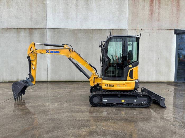 escavadeira XCMG XE35U
